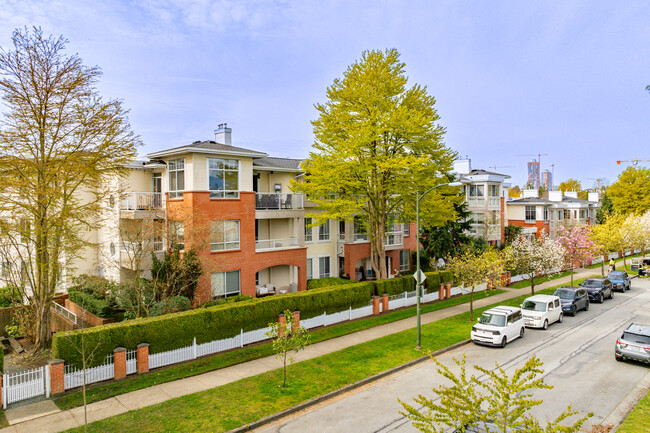 Magnolia Gate in Vancouver, BC - Building Photo - Building Photo