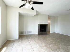 10612 Dabney Dr in San Diego, CA - Building Photo - Building Photo