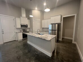 206 Gilchrist Ave in College Station, TX - Building Photo - Building Photo