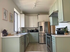 625 S Berendo St, Unit 307 in Los Angeles, CA - Foto de edificio - Building Photo