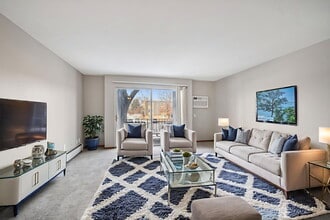 Midland Terrace in Shoreview, MN - Foto de edificio - Building Photo