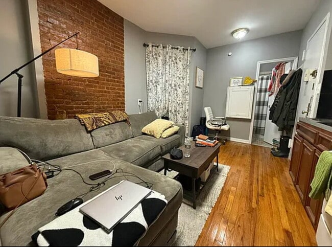 1374 1st Ave in New York, NY - Building Photo - Building Photo