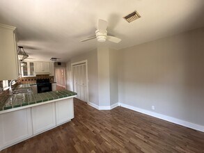 930 N Fairview St in Burbank, CA - Building Photo - Building Photo