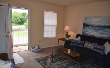 Creekside Apartments in Stillwater, OK - Building Photo - Interior Photo