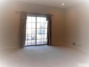 927 Del Negro Ct in South Plainfield, NJ - Building Photo - Building Photo