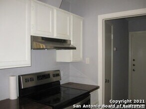 3219 Meadow Dr in San Antonio, TX - Building Photo - Building Photo