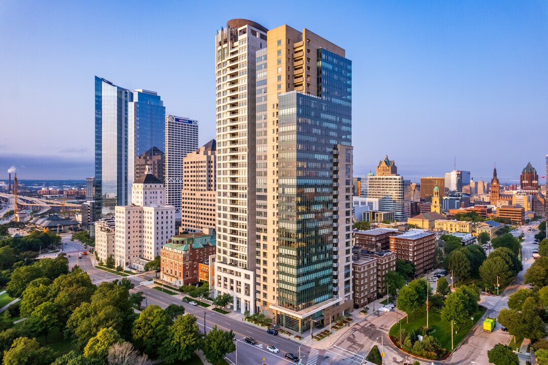 Kilbourn Tower in Milwaukee, WI - Foto de edificio