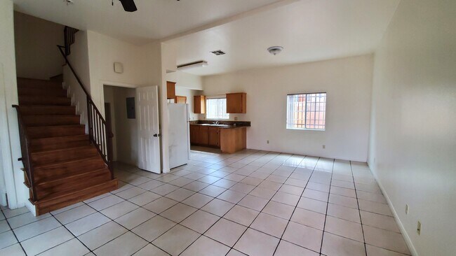 514 W 61st St in Los Angeles, CA - Building Photo - Building Photo