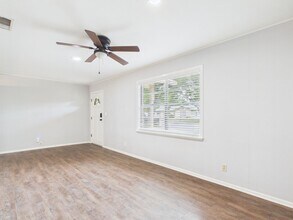 207 Skylark Dr in Fredericksburg, TX - Building Photo - Building Photo