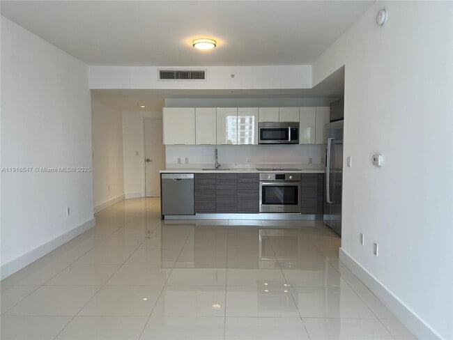 1010 SW 2nd Ave, Unit 1610 in Miami, FL - Building Photo - Building Photo