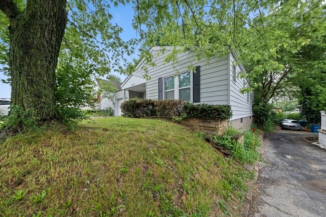 5650 Lucas-Hunt Rd in St. Louis, MO - Building Photo - Building Photo