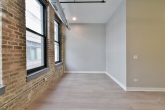 25 W Hubbard St in Chicago, IL - Building Photo - Building Photo