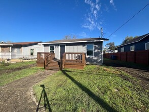 151 Hopi St in San Antonio, TX - Building Photo - Building Photo