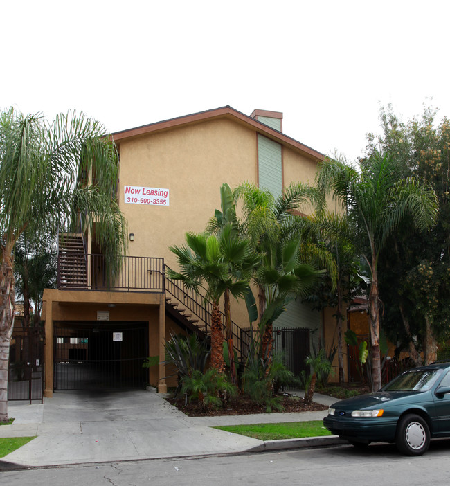 Saint Louis Apartments in Long Beach, CA - Foto de edificio - Building Photo