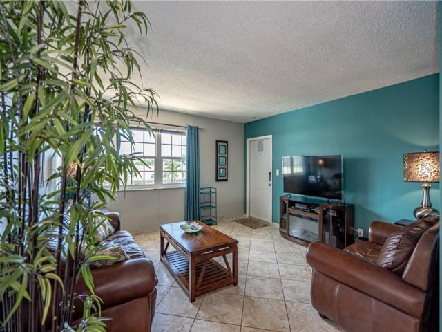 221 SE 9th Ave-Unit -21A in Pompano Beach, FL - Building Photo - Building Photo