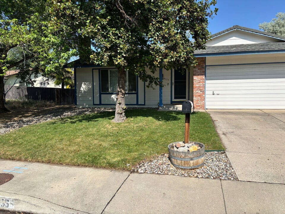 4155 Rio Poco Rd in Reno, NV - Building Photo