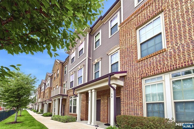 28 Leahy Dr in Wood Ridge, NJ - Building Photo - Building Photo