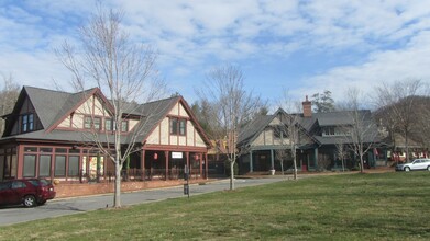 6 E Market St in Black Mountain, NC - Building Photo - Building Photo