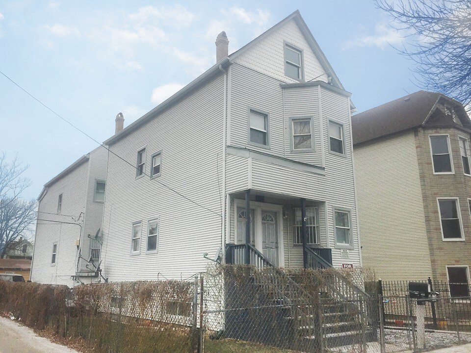 1714 N Spaulding Ave in Chicago, IL - Foto de edificio