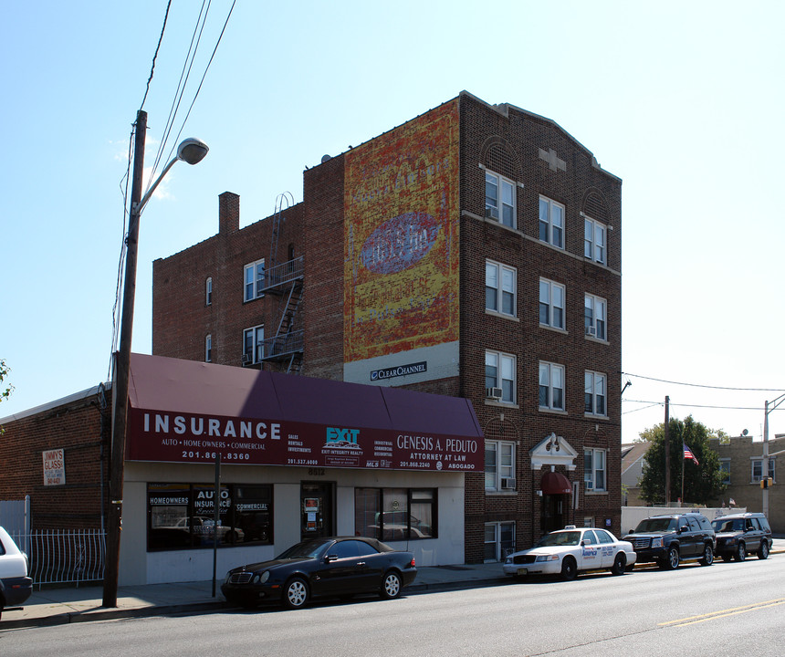 8510 Jf Kennedy Blvd in North Bergen, NJ - Building Photo