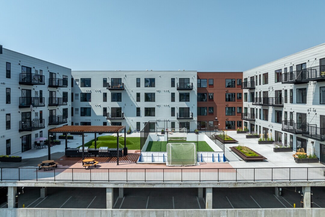 Ernestine Apartments in Minneapolis, MN - Foto de edificio