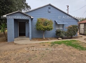 5017 Parker Rd in Modesto, CA - Building Photo
