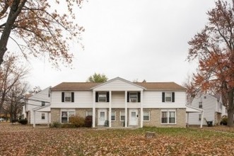 Woodcliff Townhomes Portfolio in Whitehall, OH - Building Photo - Building Photo