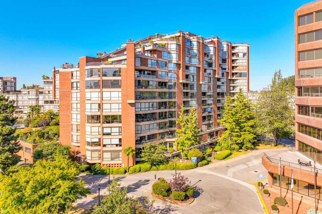 Harbour Cove in Vancouver, BC - Building Photo