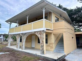 691 W Harbor Dr S in St. Petersburg, FL - Building Photo