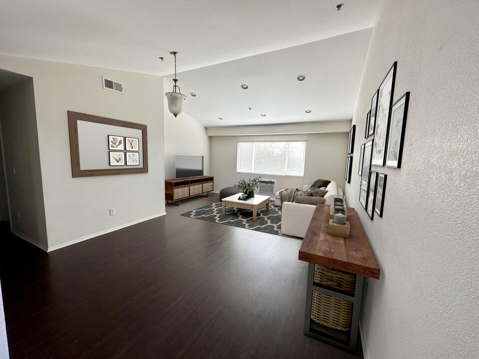 8732 Reading Ave, Unit A in Los Angeles, CA - Building Photo