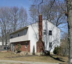 970 Park Ave in Huntington, NY - Building Photo - Building Photo