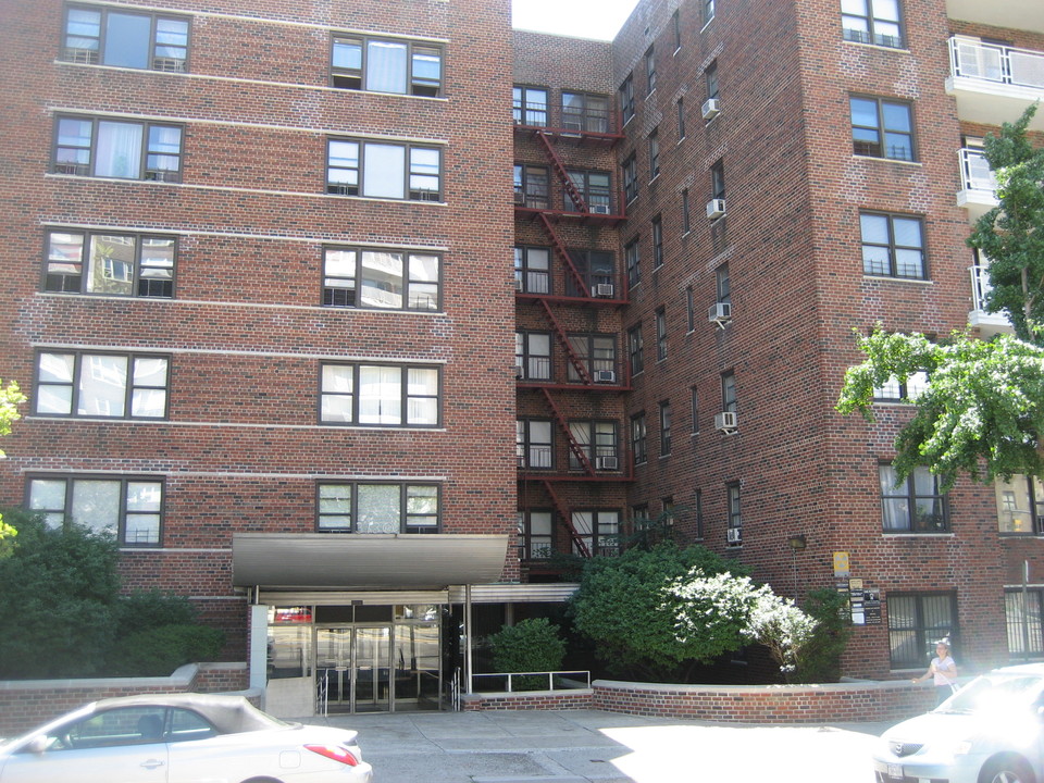 3130 Grand Concourse in Bronx, NY - Building Photo