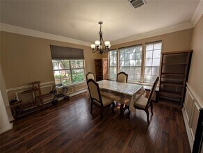 9910 Jasmine Creek Dr in Austin, TX - Building Photo - Building Photo