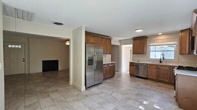 715 W Jefferson St in Kouts, IN - Building Photo - Building Photo