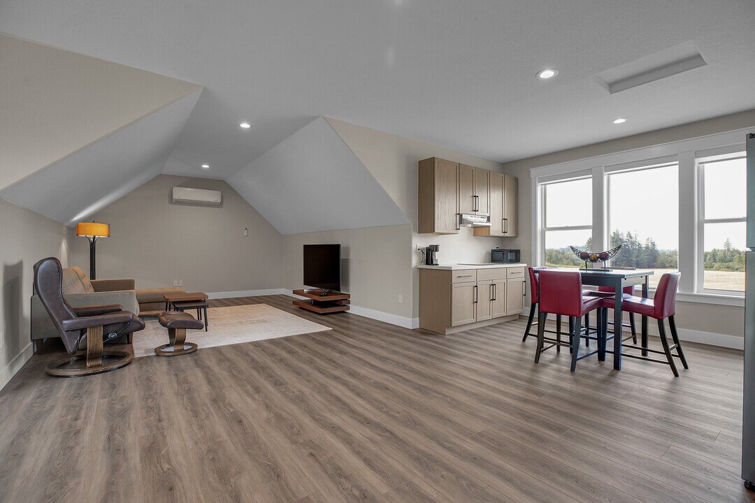 14305 S Mueller Rd, Unit Mueller in Oregon City, OR - Building Photo