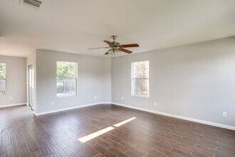 2225 Splendor Ct in Arlington, TX - Building Photo - Building Photo