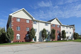 BAY MANOR APARTMENTS in Green Bay, WI - Building Photo - Building Photo