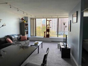 5455 N Sheridan Rd, Unit Mid level in Chicago, IL - Foto de edificio - Building Photo