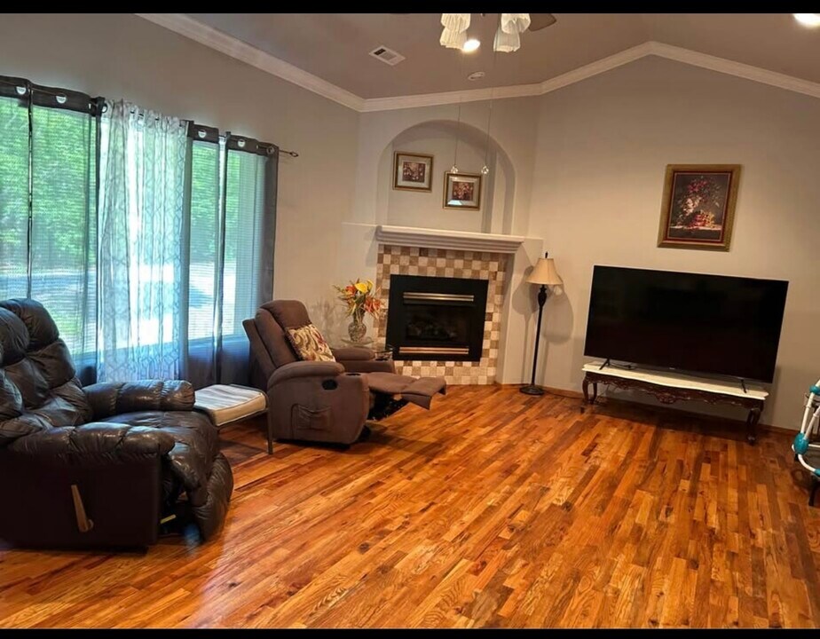 7 Ulverston Dr in Bella Vista, AR - Building Photo