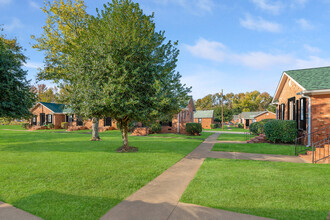 Ponderosa Apartments in Charlotte, NC - Foto de edificio - Building Photo