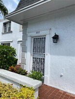 802 NE 26th Ave in Hallandale Beach, FL - Building Photo