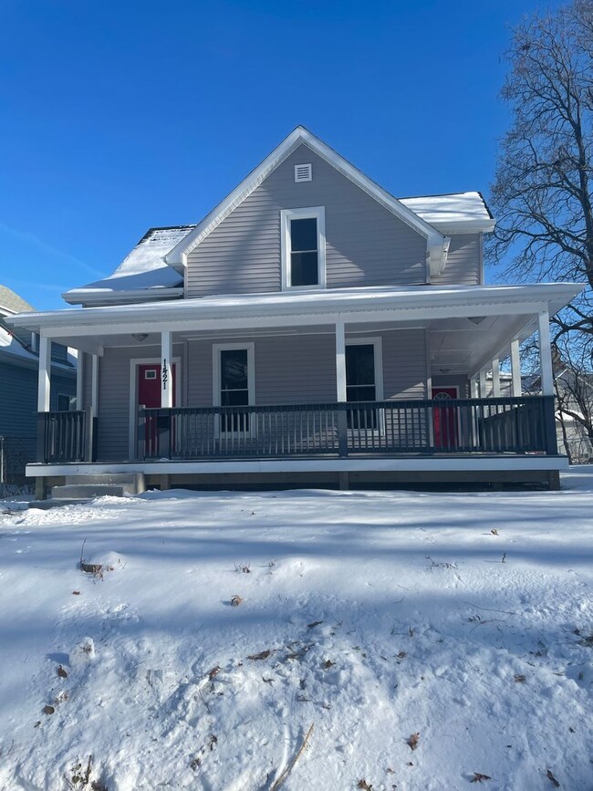 property at 1421 11th St