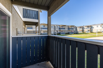 Meadowridge Apartments in Ventura, CA - Building Photo - Interior Photo