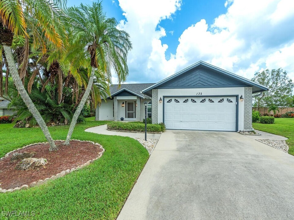 132 Bordeaux Cir in Naples, FL - Building Photo