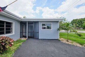 4370 Deleon St in Ft. Myers, FL - Building Photo - Building Photo