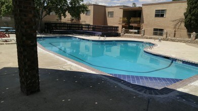 Alto Mesa Apartments in El Paso, TX - Building Photo - Building Photo