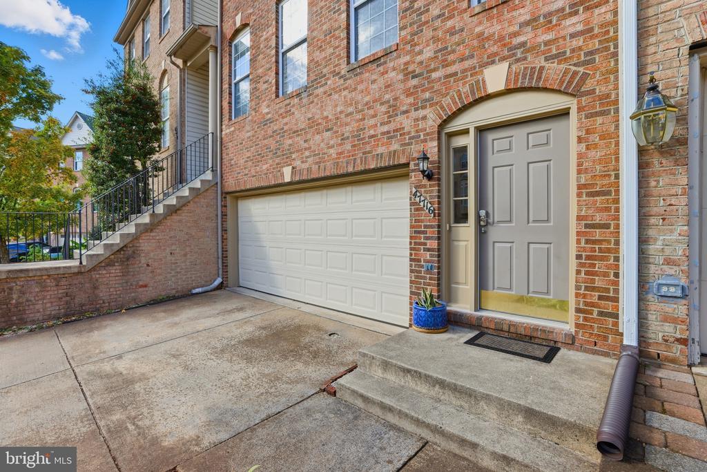 47716 Bowline Terrace in Sterling, VA - Building Photo