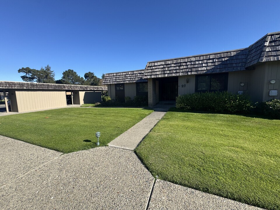 23799 Monterey Salinas Hwy in Salinas, CA - Building Photo