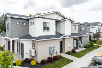Maddyn Village in Meridian, ID - Foto de edificio - Building Photo