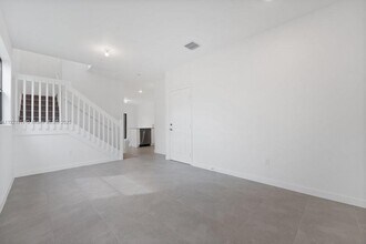 286 SW 159th Dr in Pembroke Pines, FL - Building Photo - Building Photo